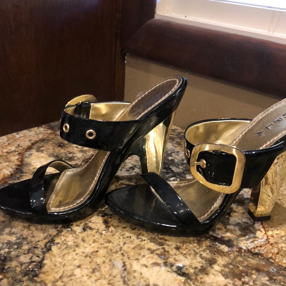 Black and gold hooker shoes